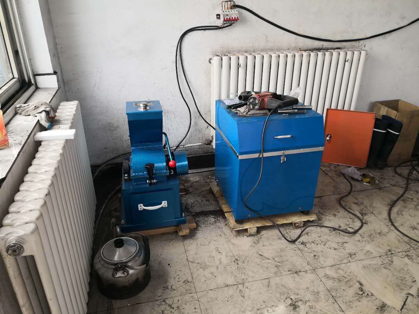 破碎機(jī)和密封制樣機(jī)